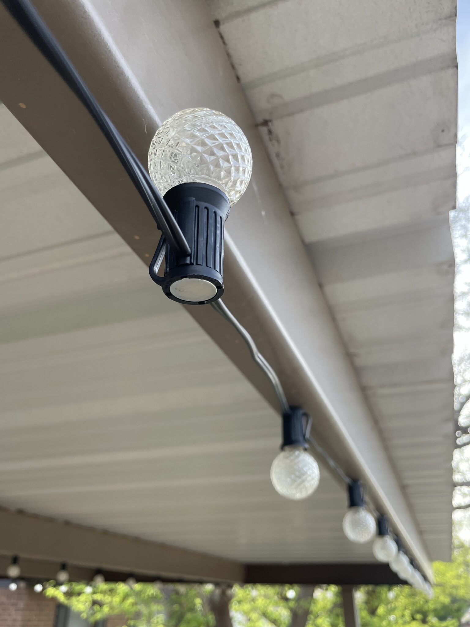 G40 Black/White Magnetic Patio Light Strands 25′ to 100′ (15″ spacing ...